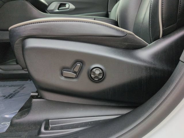 Used 2026 Chrysler Pacifica Limited FWD image 24