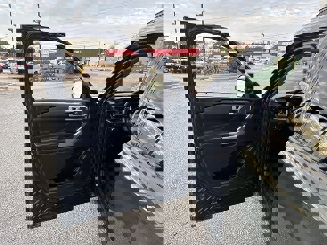 Certified 2022 Ford Explorer XLT w/ Equipment Group 202A image 10