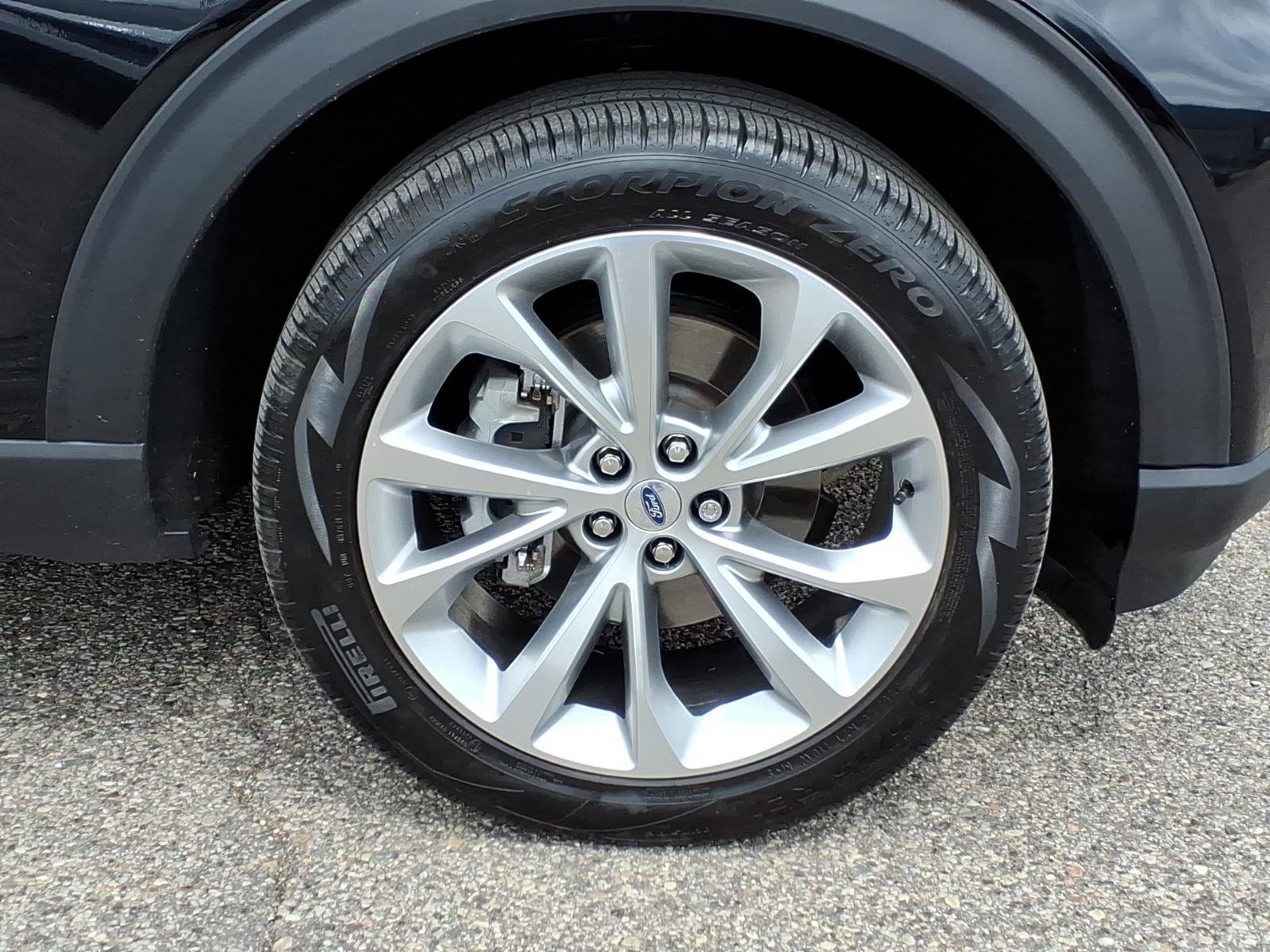 Certified 2023 Ford Explorer Platinum w/ Technology Package AWD/4WD image 10