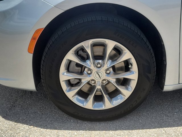 Used 2022 Chrysler Pacifica Touring-L AWD/4WD image 8