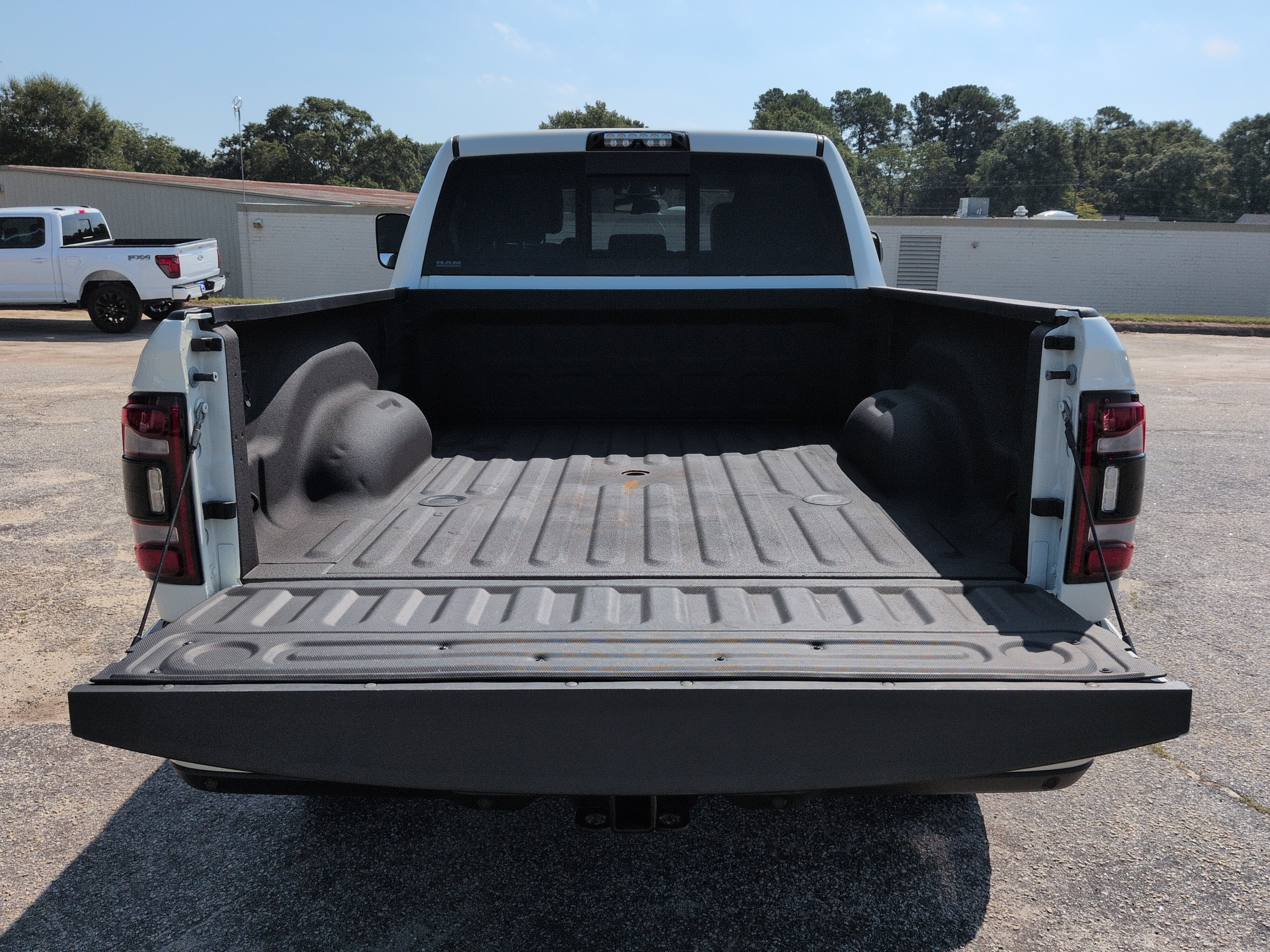 Used 2020 RAM 3500 Laramie AWD/4WD image 11