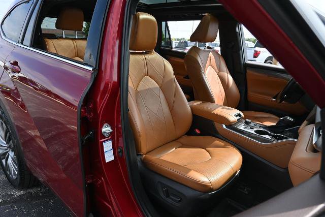 Used 2021 Toyota Highlander Platinum AWD/4WD image 25