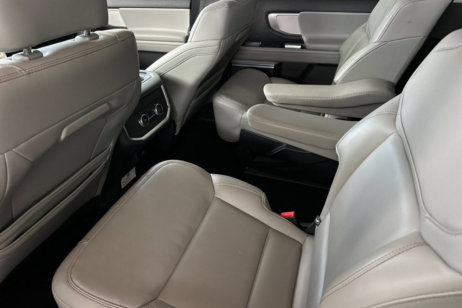 Certified 2025 Ford Expedition Active AWD/4WD image 11