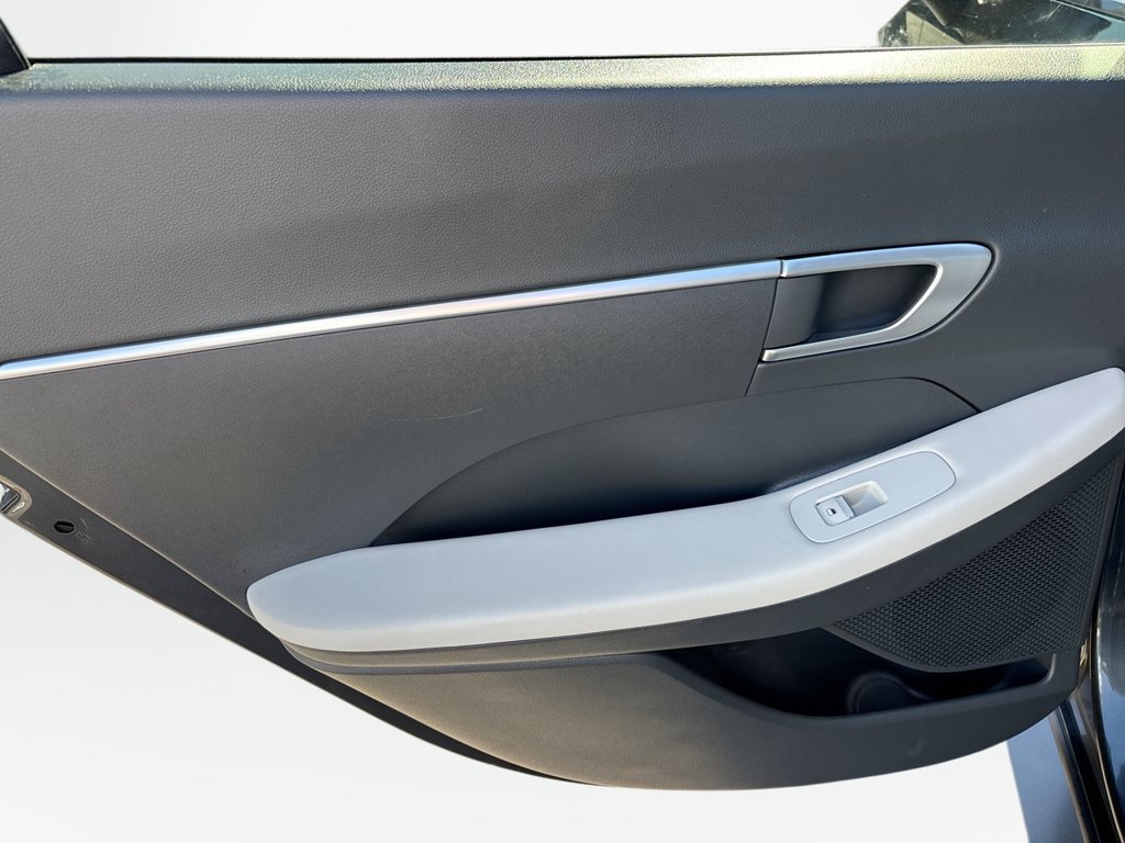Used 2023 Hyundai Sonata SE w/ Cargo Package FWD image 19