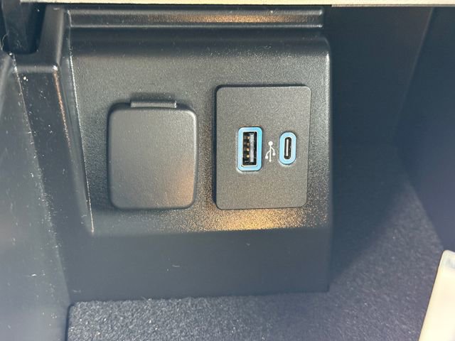 Certified 2022 Ford Explorer XLT w/ Equipment Group 202A image 13