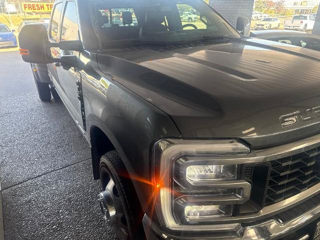 Certified 2025 Ford F350 Lariat w/ Lariat Ultimate Package AWD/4WD image 2
