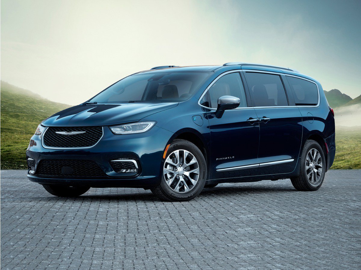 Used 2024 Chrysler Pacifica Premium