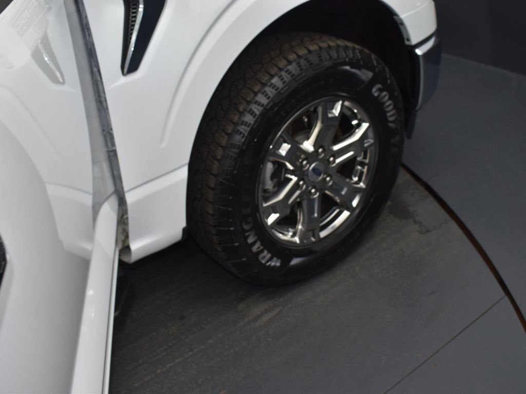 Certified 2022 Ford F150 XLT w/ Equipment Group 302A High image 18