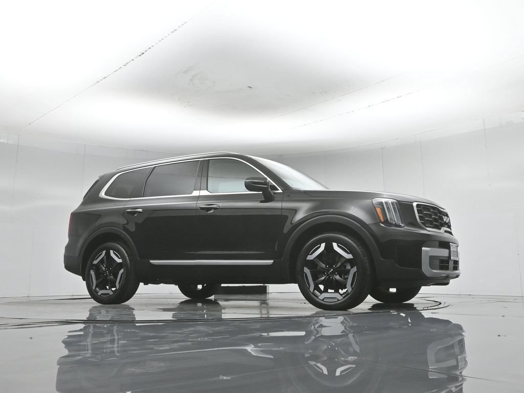 Used 2024 Kia Telluride S FWD image 4