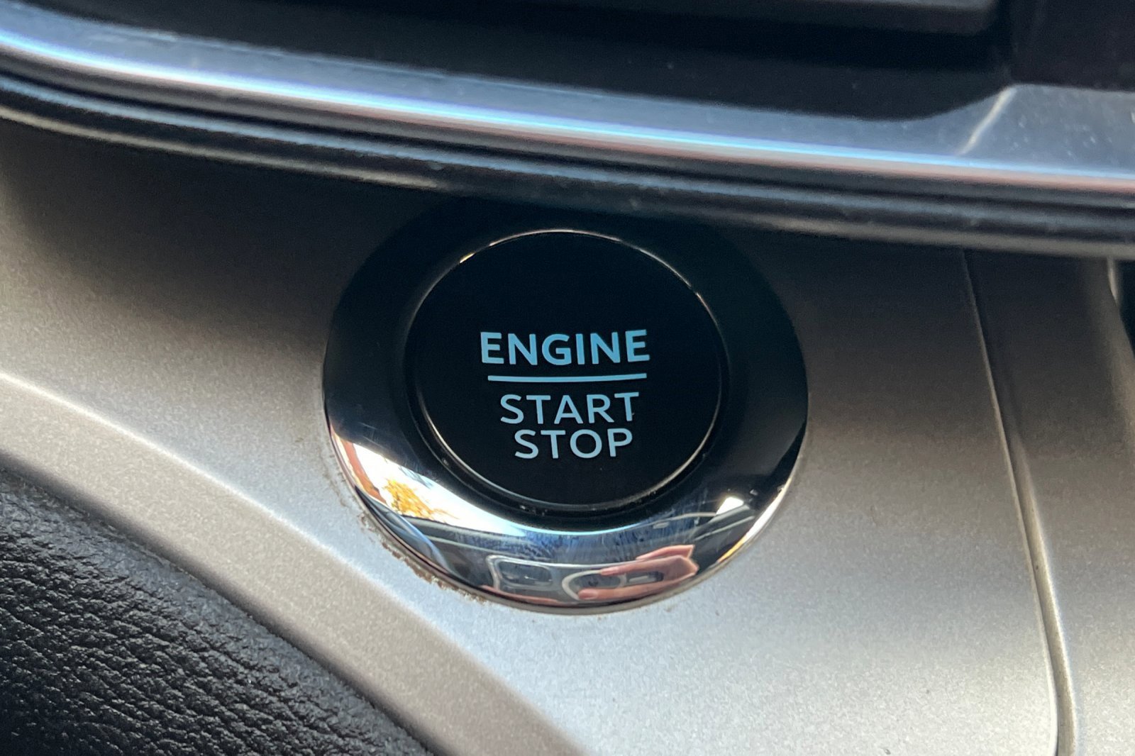 Certified 2022 Ford Explorer XLT w/ Equipment Group 202A image 34