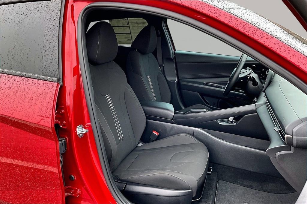 Used 2025 Hyundai Elantra Sport image 9