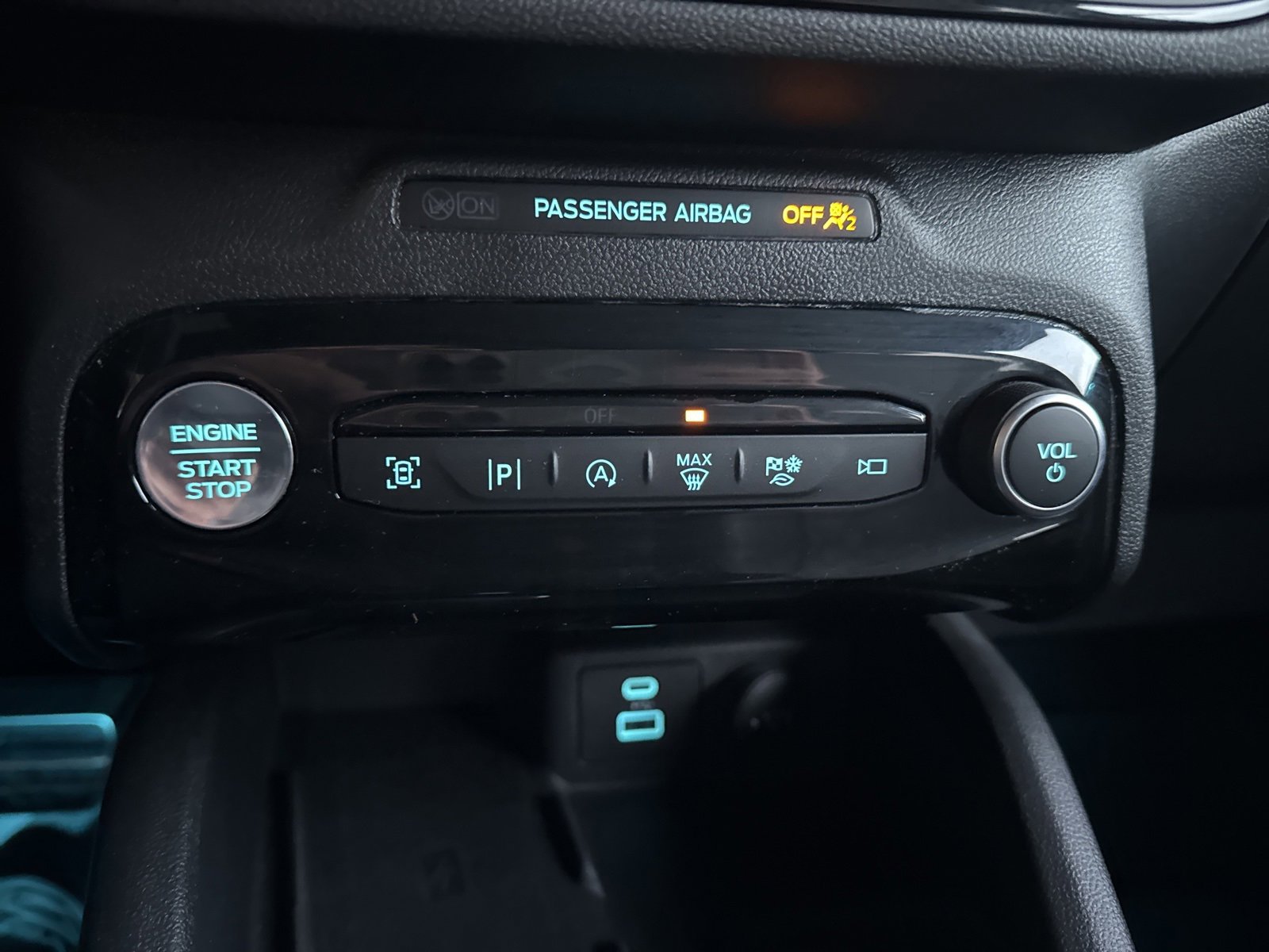 Certified 2023 Ford Escape ST-Line Elite w/ Premium Technology Package image 32