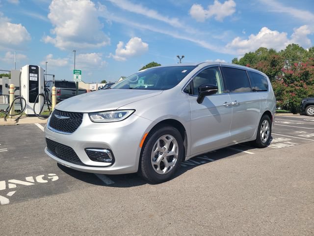 Used 2024 Chrysler Pacifica Limited FWD image 1