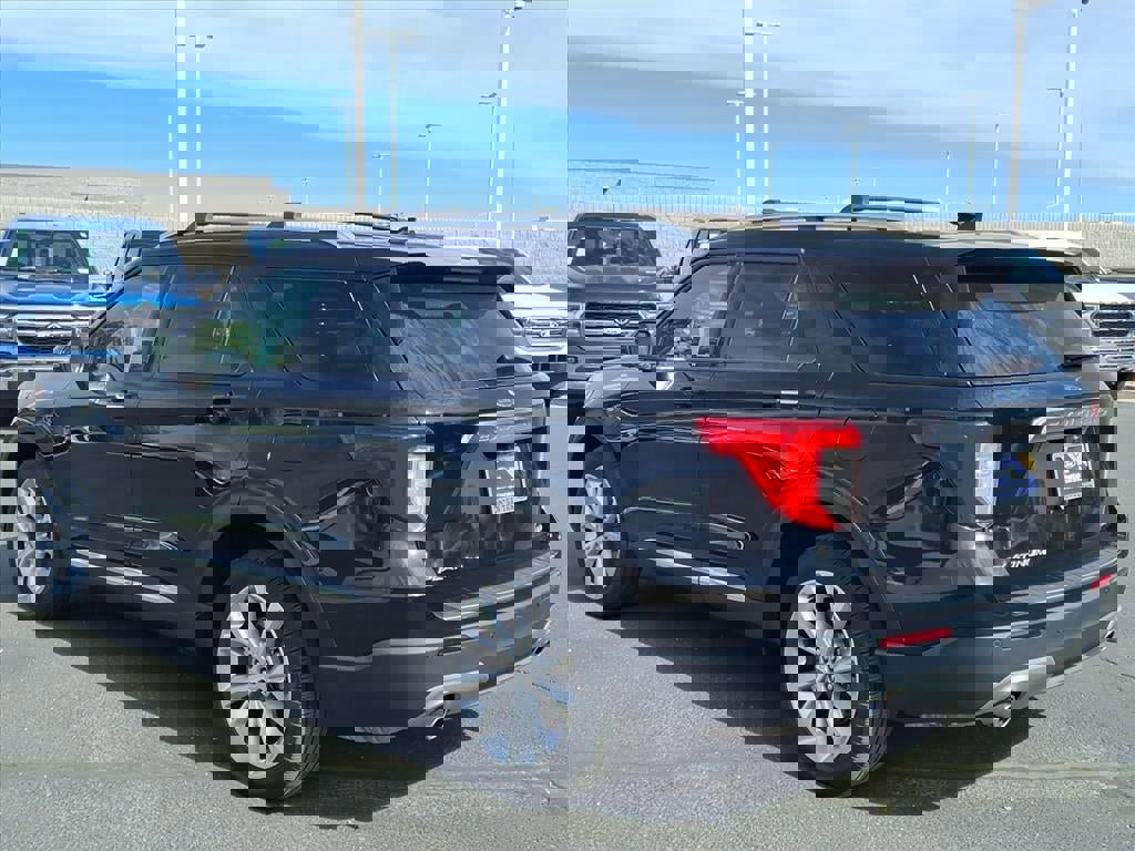 Certified 2023 Ford Explorer Platinum w/ Technology Package image 3