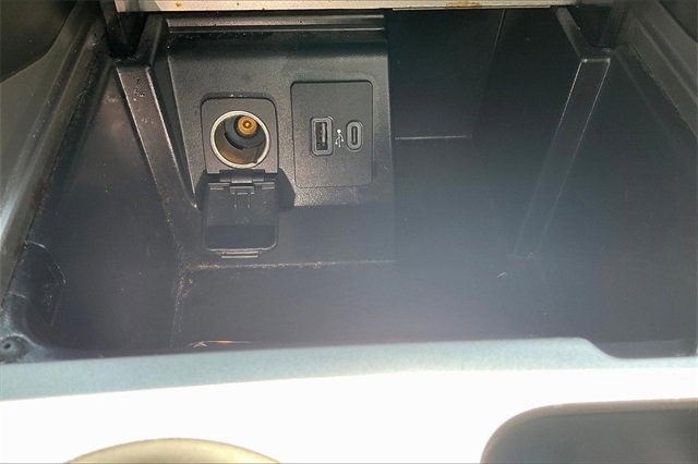 Certified 2021 Ford Explorer XLT w/ Equipment Group 202A image 32