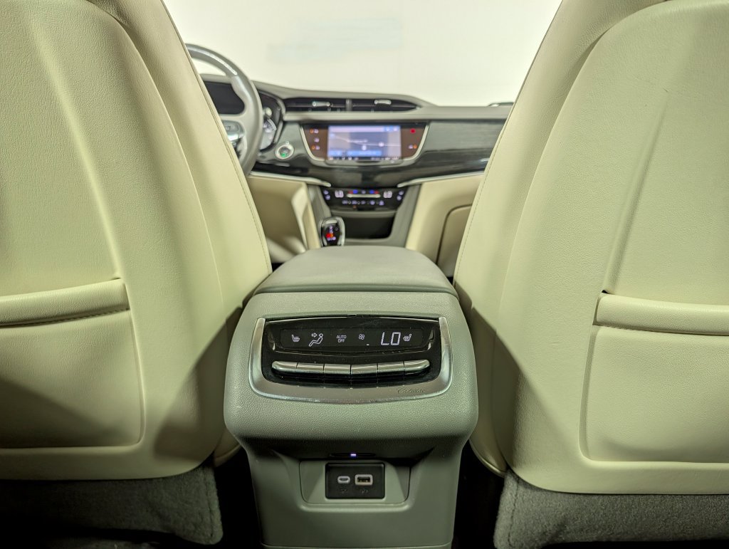Used 2023 Cadillac XT6 Premium Luxury w/ Technology Package FWD image 16