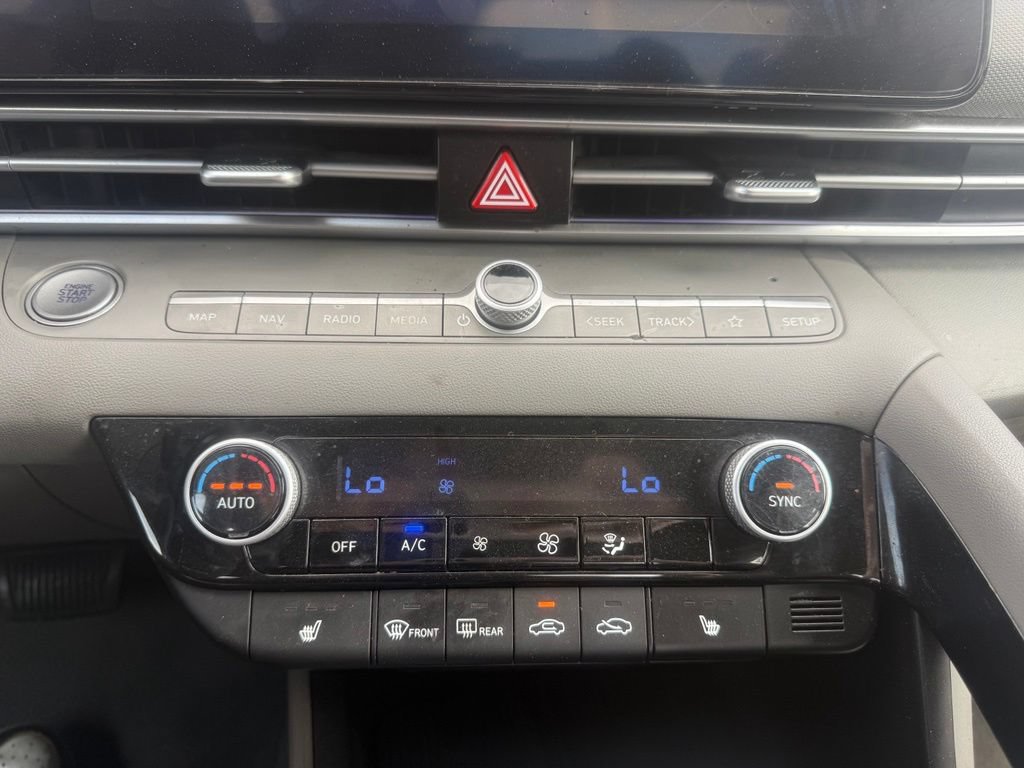 Used 2024 Hyundai Elantra SEL w/ Convenience Package FWD image 28