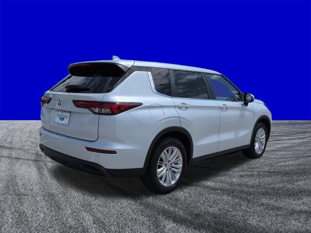 Used 2023 Mitsubishi Outlander ES FWD image 4