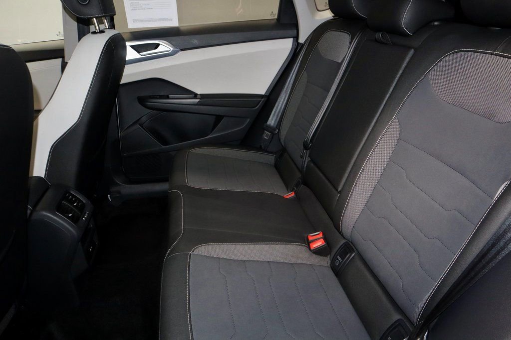 Used 2025 Volkswagen Taos SE image 22