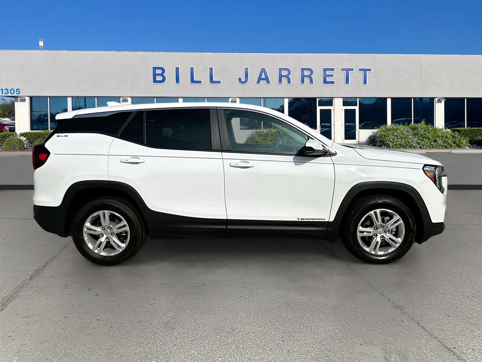 Used 2024 GMC Terrain SLE image 6