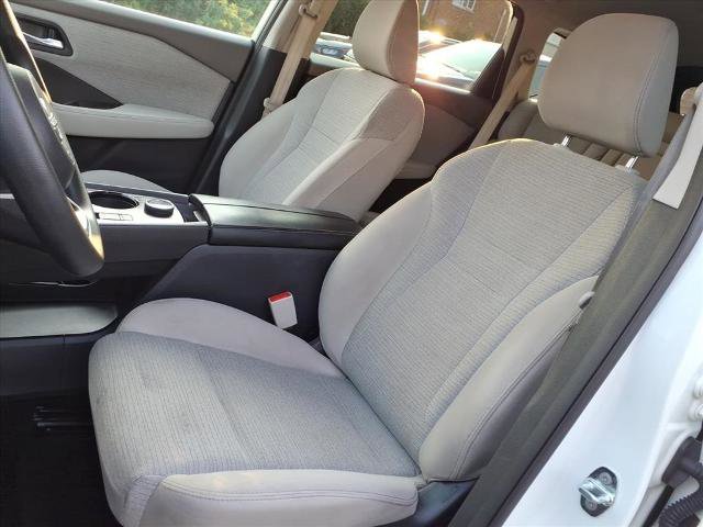 Used 2023 Nissan Rogue SV image 10