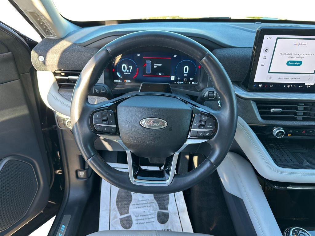 Certified 2025 Ford Explorer Platinum w/ Ultimate Package image 12