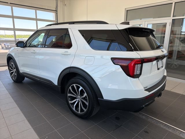 Certified 2025 Ford Explorer ST-Line AWD/4WD image 4
