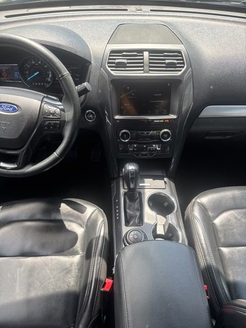 Certified 2019 Ford Explorer XLT w/ Equipment Group 202A AWD/4WD image 30