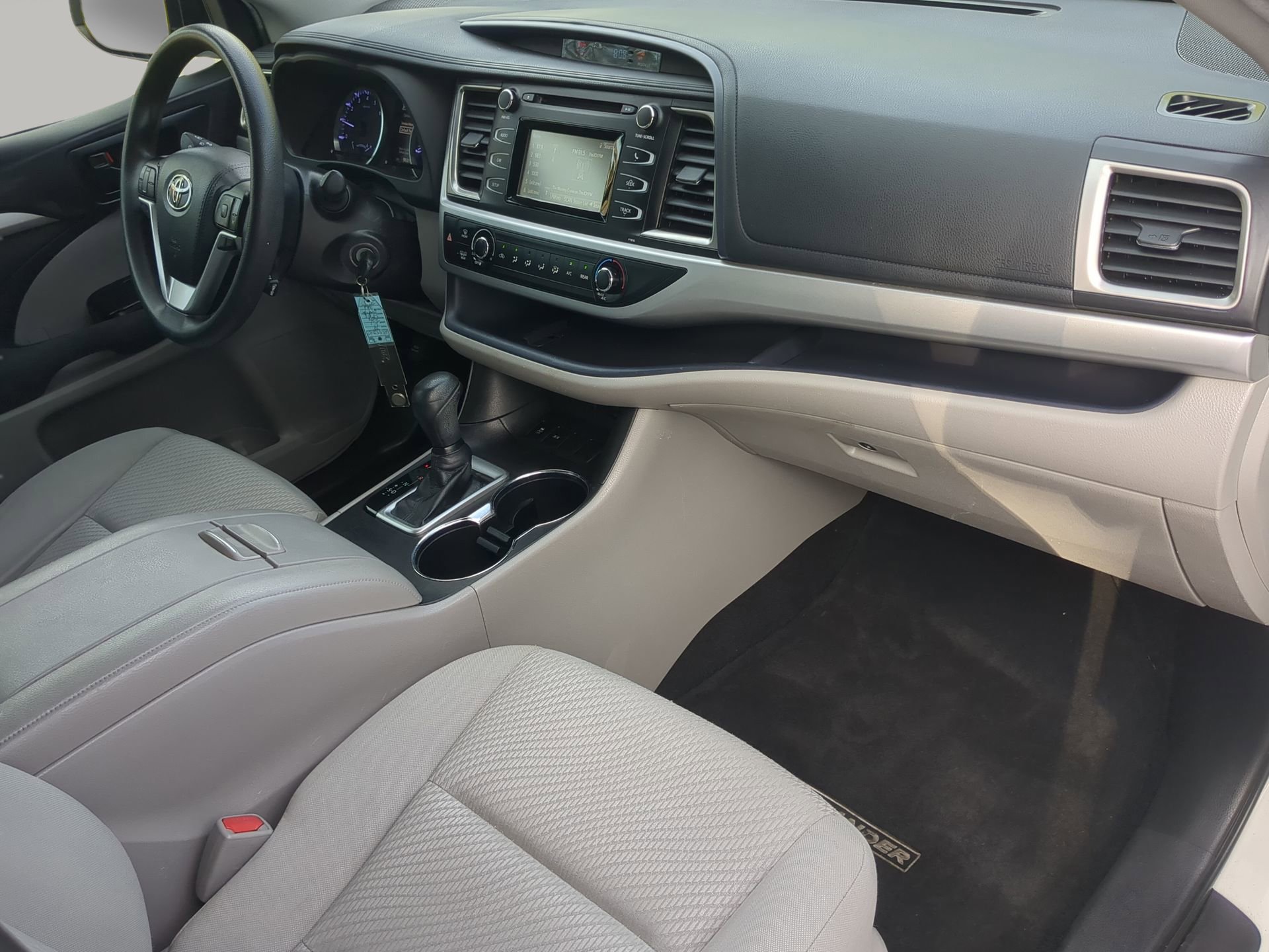 Used 2019 Toyota Highlander LE FWD image 47