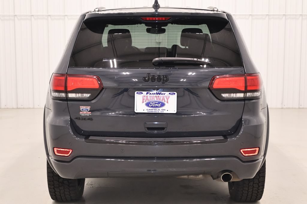 Used 2018 Jeep Grand Cherokee Laredo AWD/4WD image 9