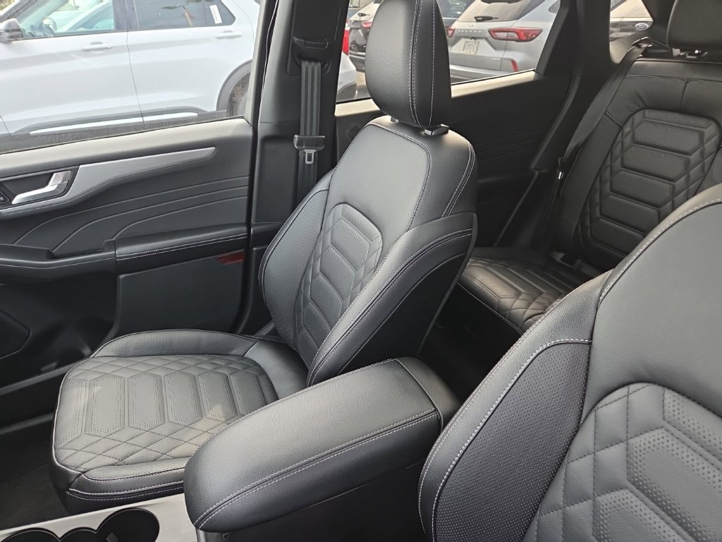 Certified 2024 Ford Escape SE w/ PHEV Premium Package FWD image 7