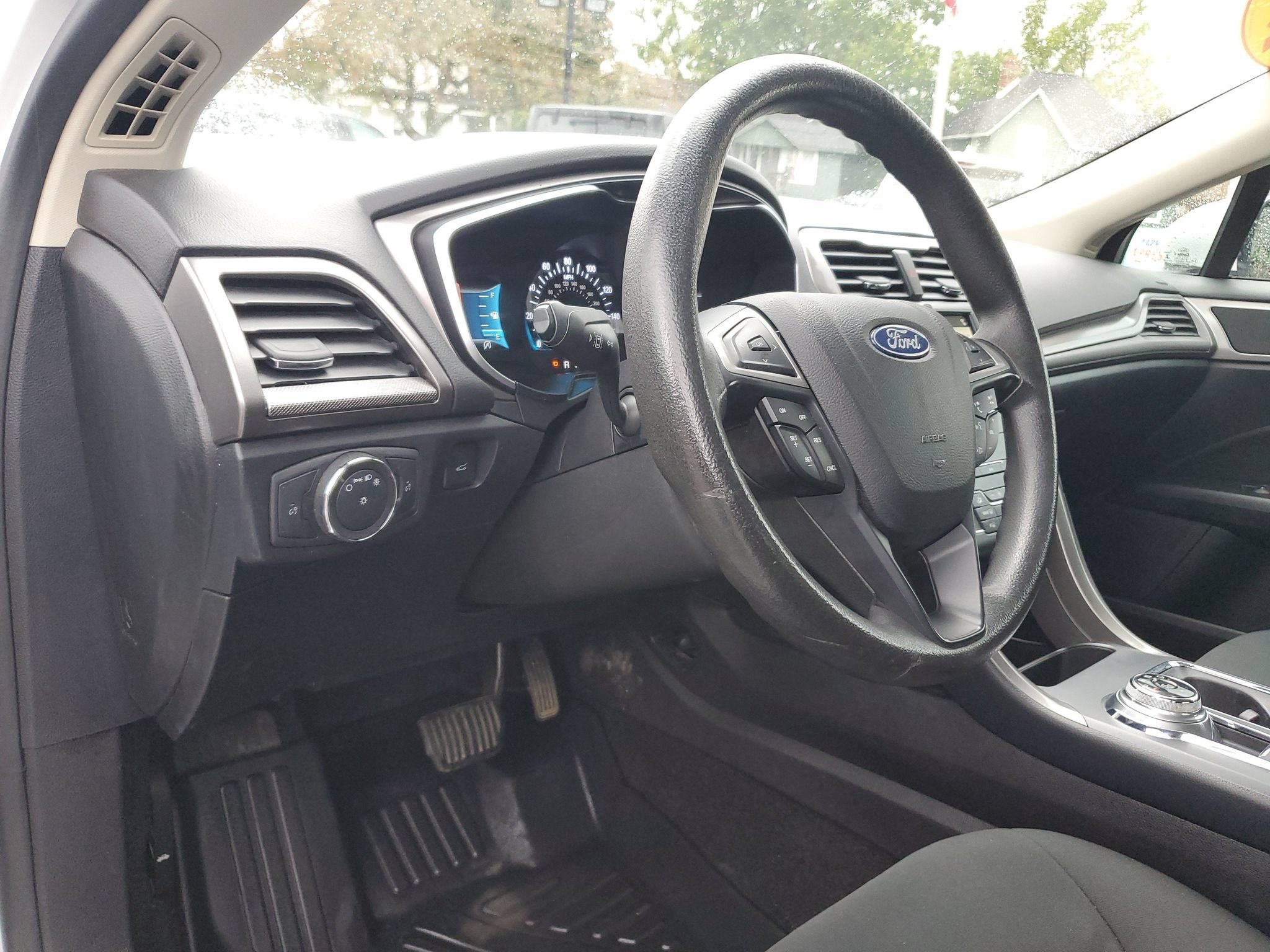 Certified 2019 Ford Fusion SE FWD image 16