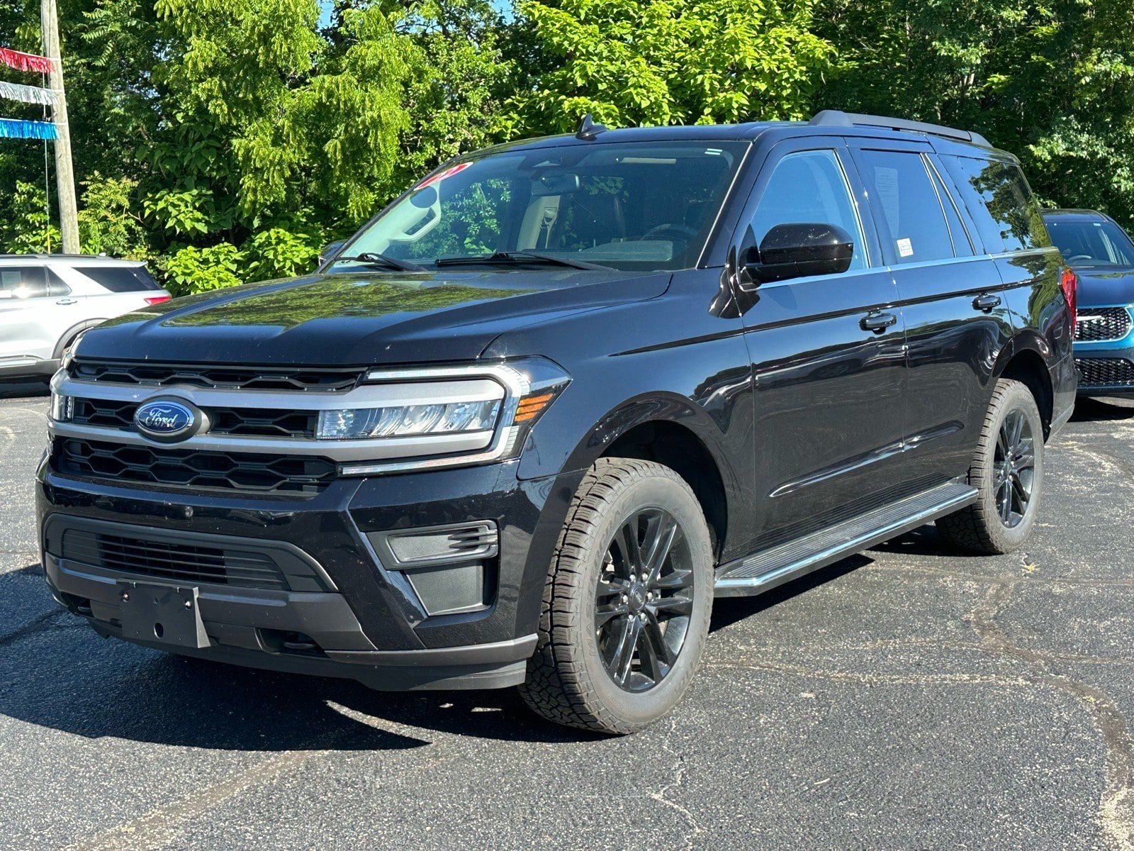 Certified 2022 Ford Expedition XLT AWD/4WD image 3