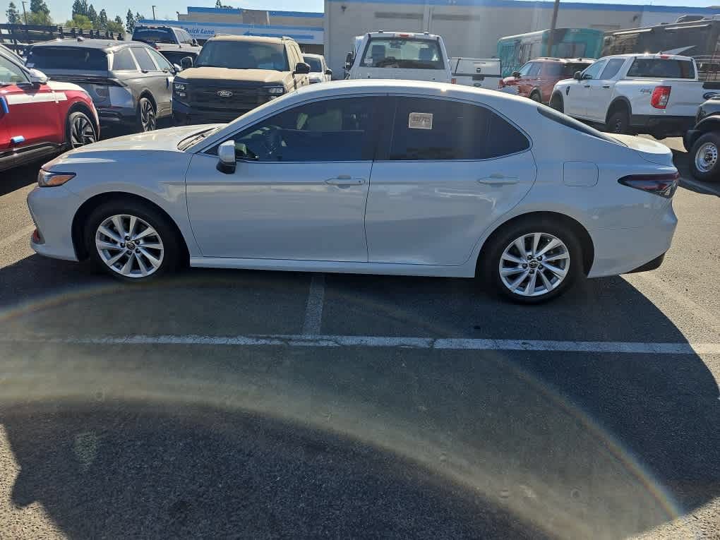 Used 2022 Toyota Camry LE FWD image 4