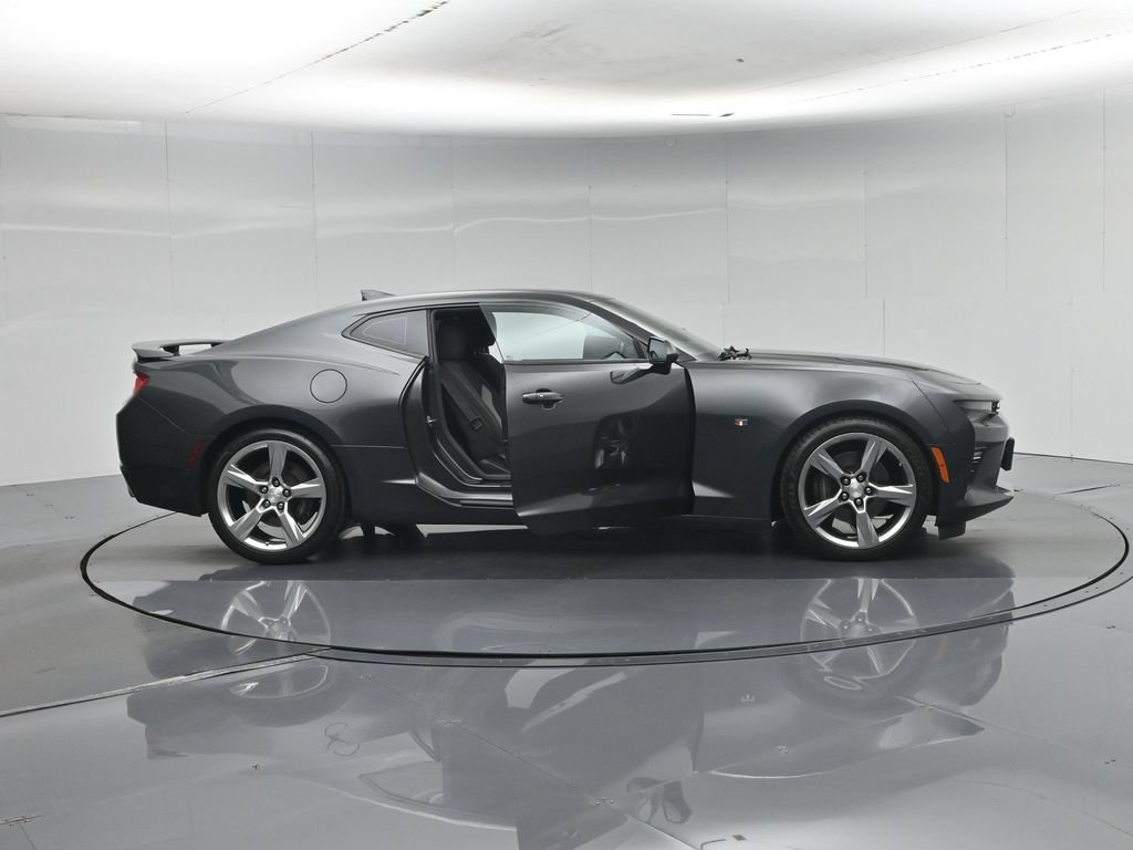 Used 2018 Chevrolet Camaro SS RWD image 5
