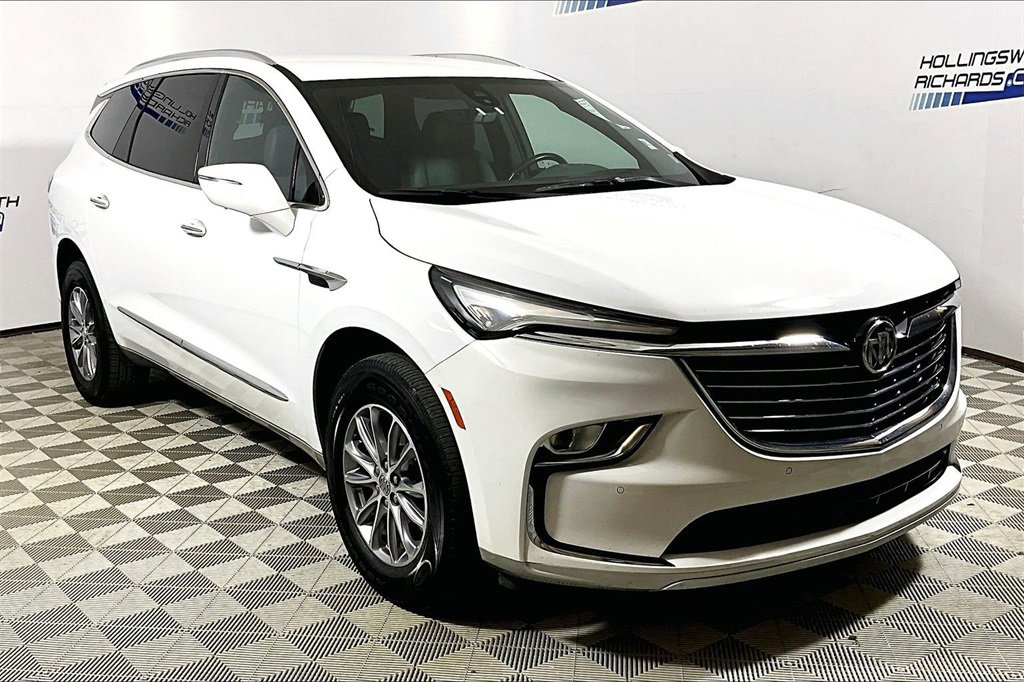 Used 2024 Buick Enclave Premium image 3