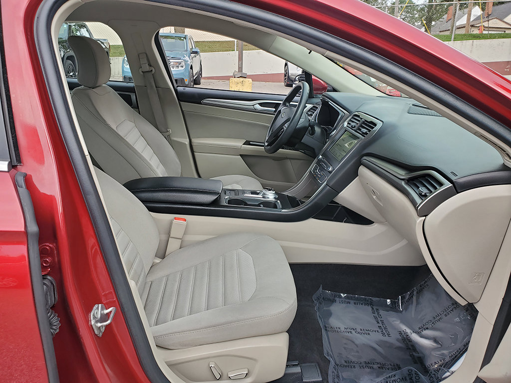 Certified 2017 Ford Fusion SE w/ Fusion SE Technology Package FWD image 20