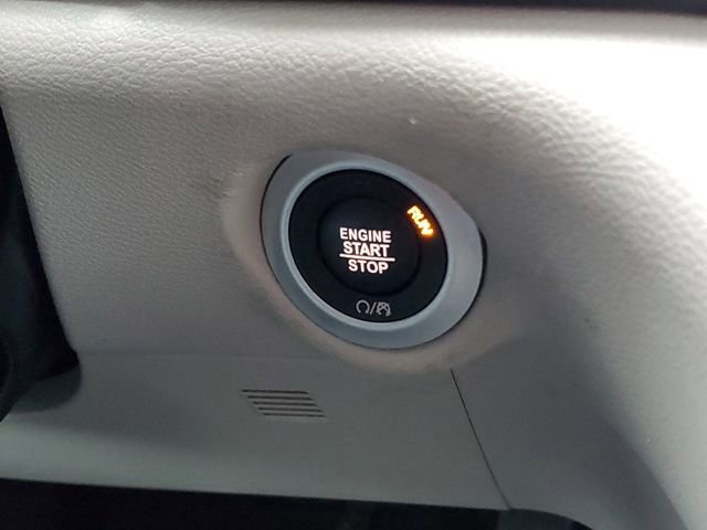 Used 2022 Chrysler Pacifica Touring-L image 13