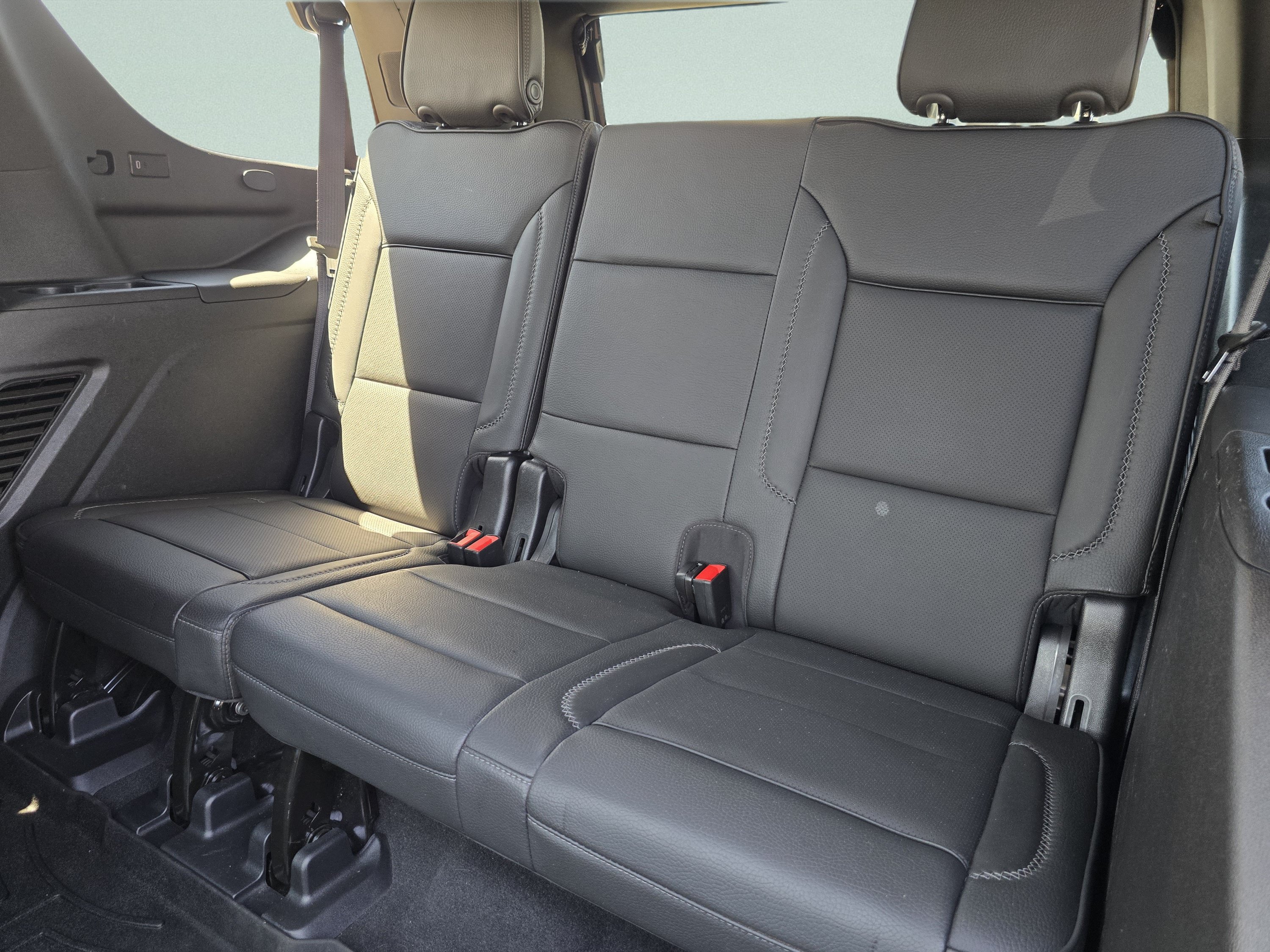 Used 2022 GMC Yukon Denali w/ Denali Premium Package AWD/4WD image 28