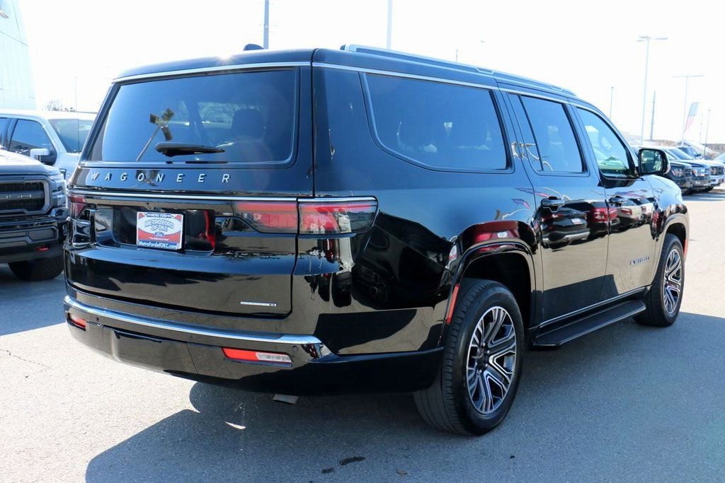 Used 2024 Jeep Wagoneer L Series II image 5