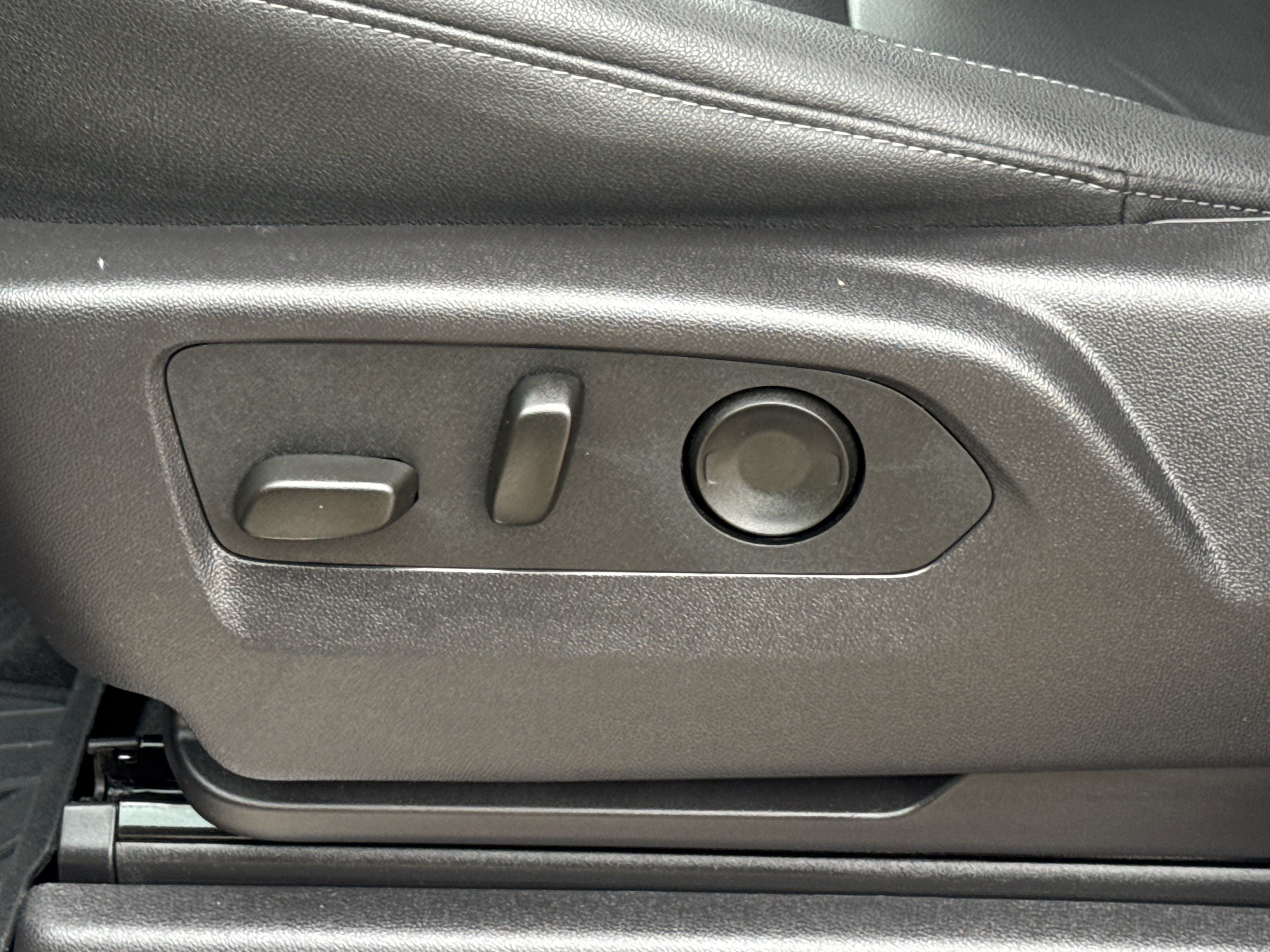 Used 2025 Chevrolet Silverado 1500 LT Trail Boss w/ Convenience Package II image 16