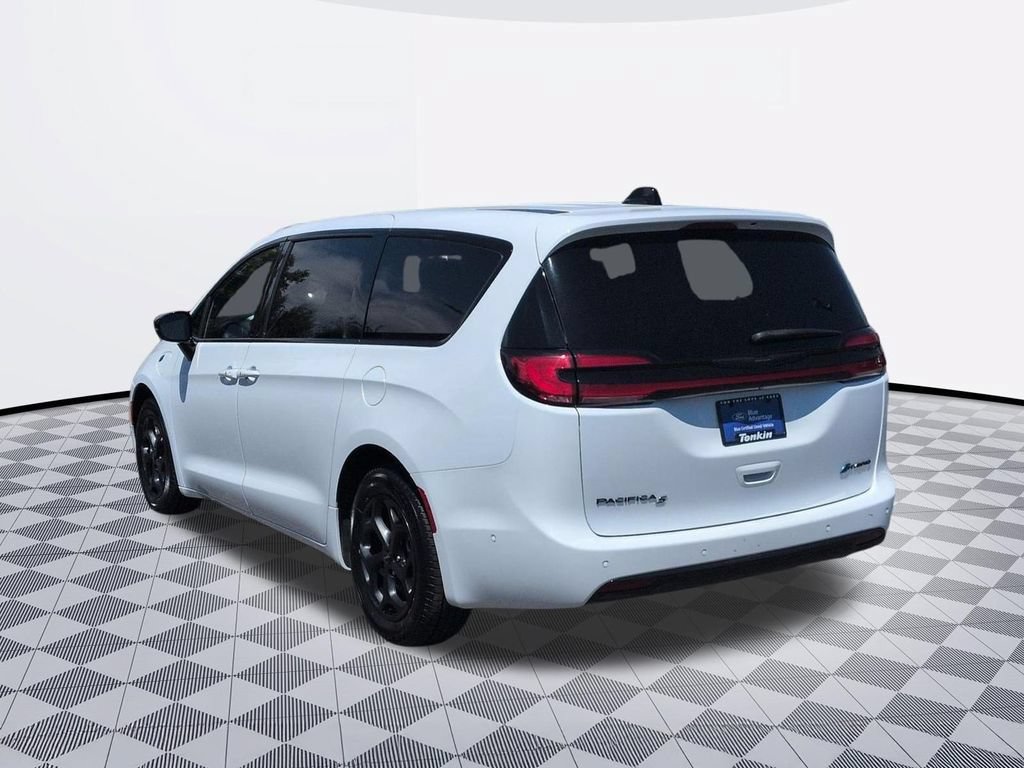 Used 2024 Chrysler Pacifica Limited FWD image 3