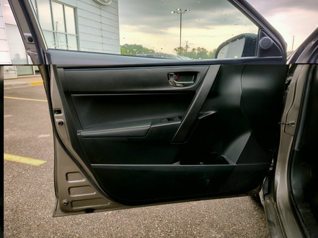 Used 2019 Toyota Corolla SE w/ Carpet Mat Package (TMS) FWD image 9