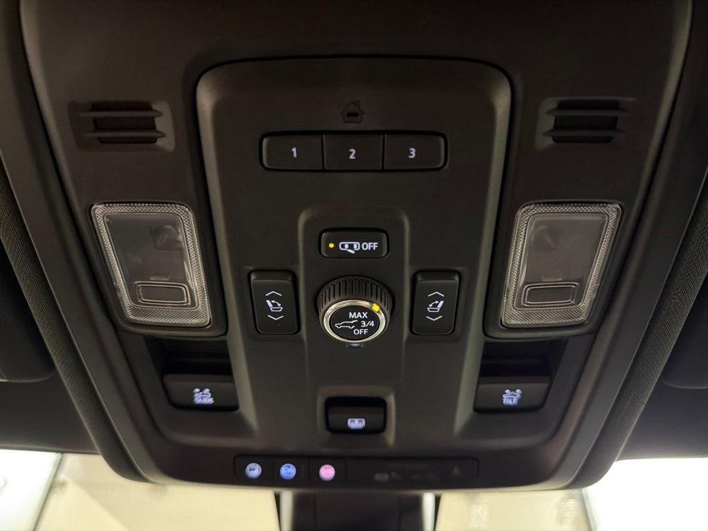 Used 2021 Chevrolet Tahoe Premier AWD/4WD image 24