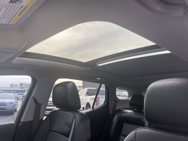 Used 2023 GMC Terrain SLT w/ Tech Package image 17