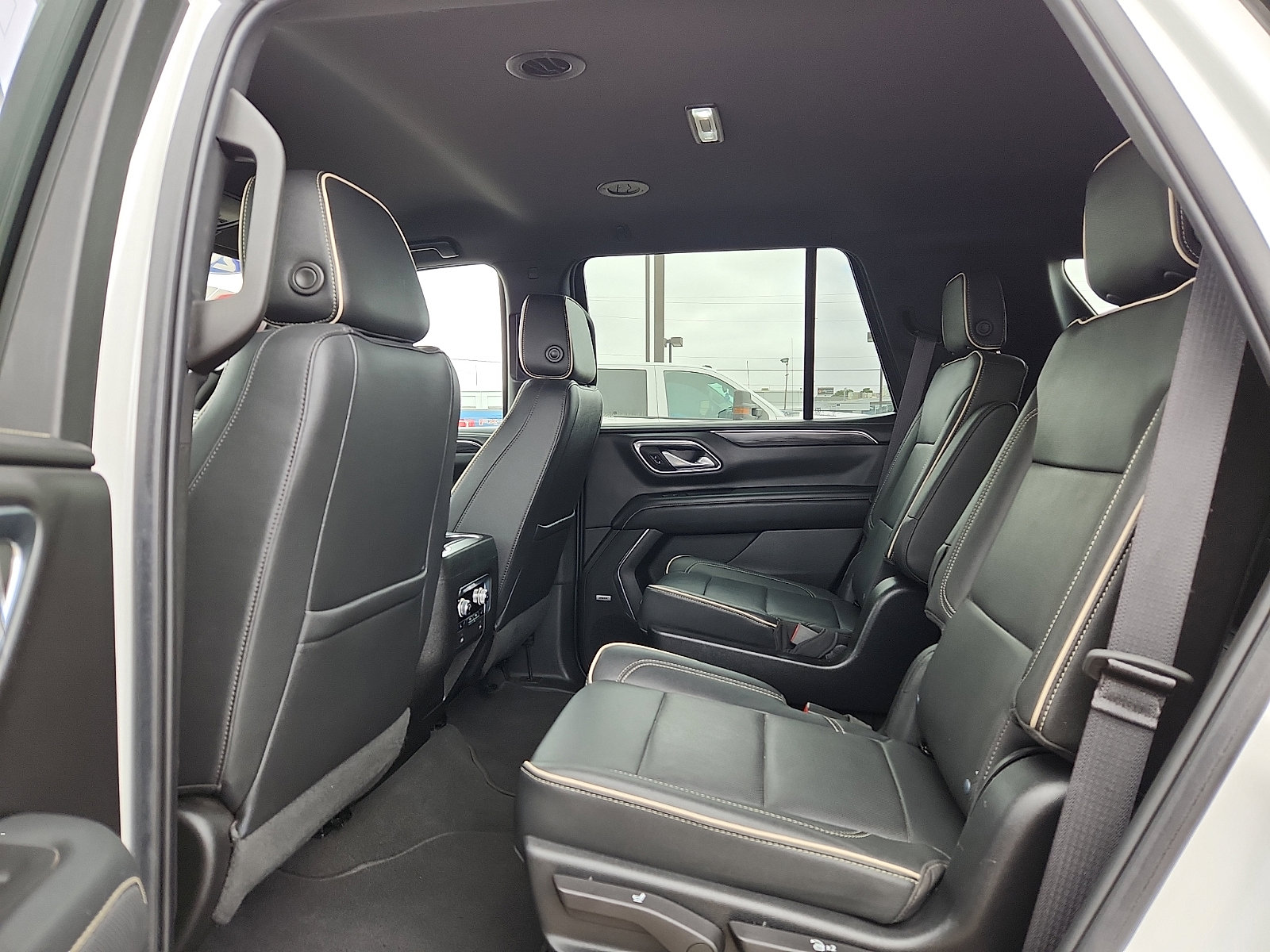 Used 2022 GMC Yukon SLT w/ SLT Luxury Package RWD image 9