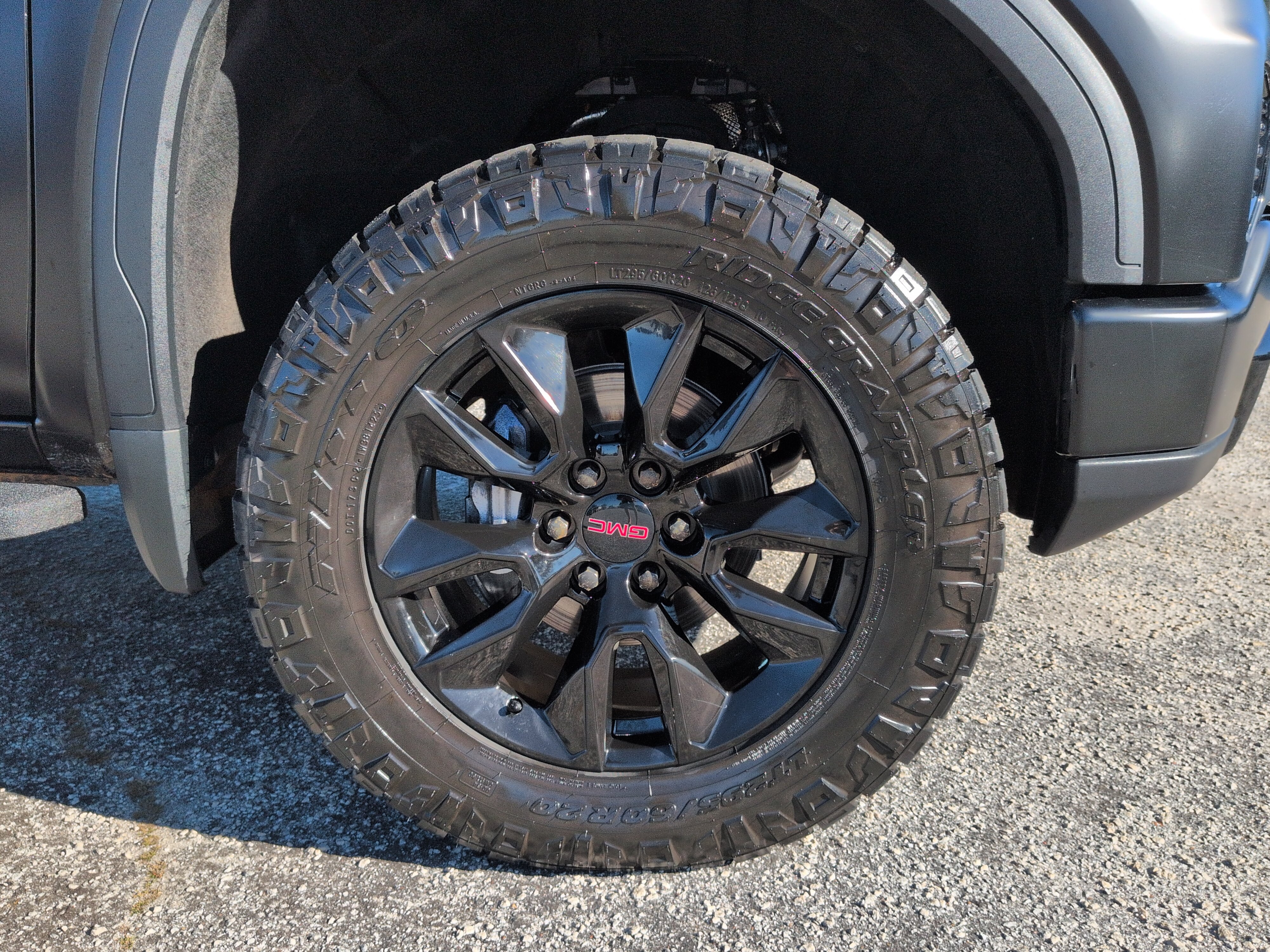 Used 2023 GMC Sierra 1500 AT4 w/ Technology Package AWD/4WD image 9