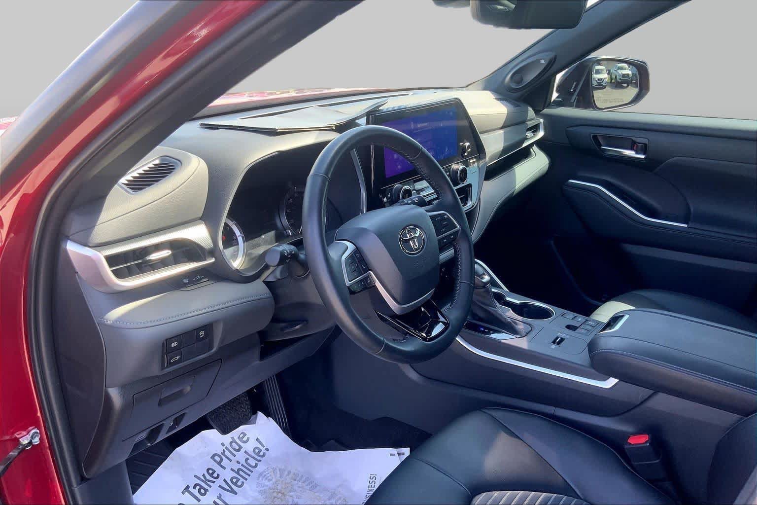 Used 2023 Toyota Highlander XSE FWD image 18