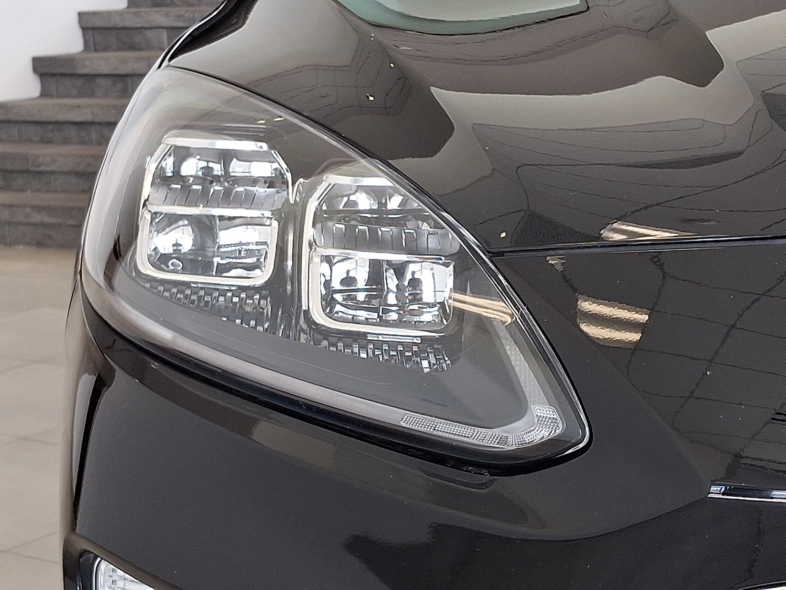 Certified 2022 Ford Escape Titanium w/ Titanium Elite Package AWD/4WD image 10