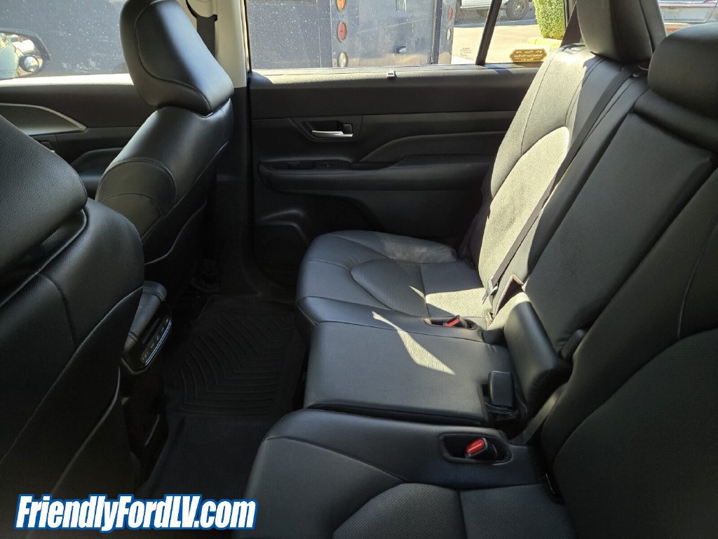 Used 2025 Toyota Grand Highlander FWD image 3